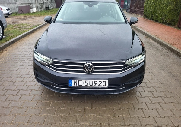 Volkswagen Passat cena 81500 przebieg: 37900, rok produkcji 2022 z Warszawa małe 667